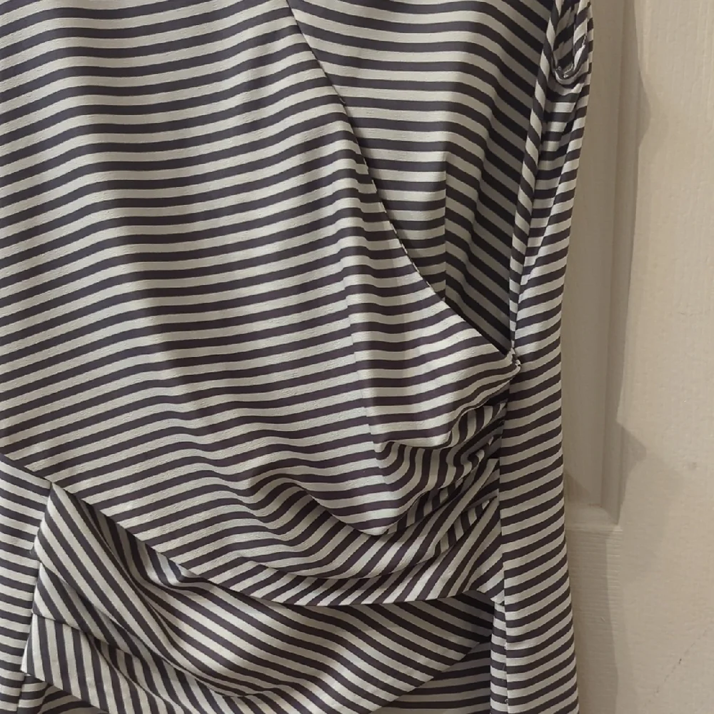 Ann Taylor Striped Top Capsule Wardrobe Classic Office Wear - Picture 3 of 6